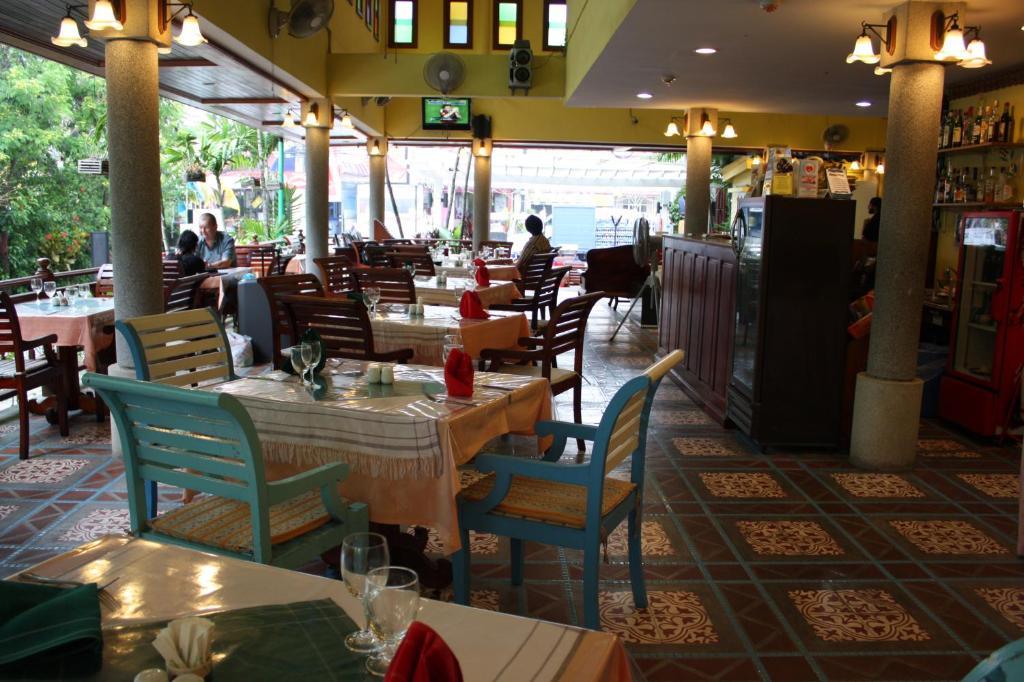 Andatel Grande Patong Phuket מסעדה תמונה
